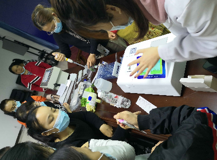 我司對南寧市場監(jiān)督局進行農(nóng)殘快速檢測儀培訓(xùn)